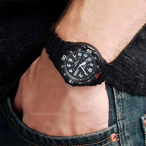 Reloj Casio análogo resina color negro para hombre