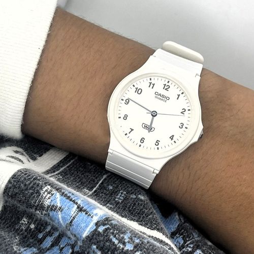 Reloj Casio análogo de resina color blanco unisex