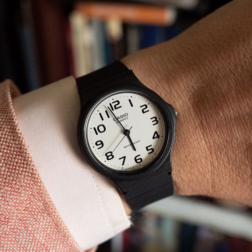 Reloj Casio análogo de resina negro para hombre