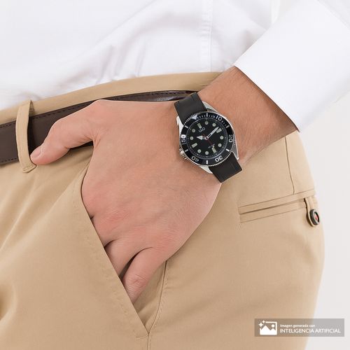 Reloj Q&Q análogo de silicona color negro para hombre