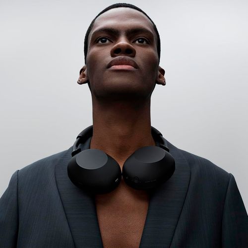 Audífono inalámbrico on ea Sony WH1000XM6 con Active Noise Cancelling
